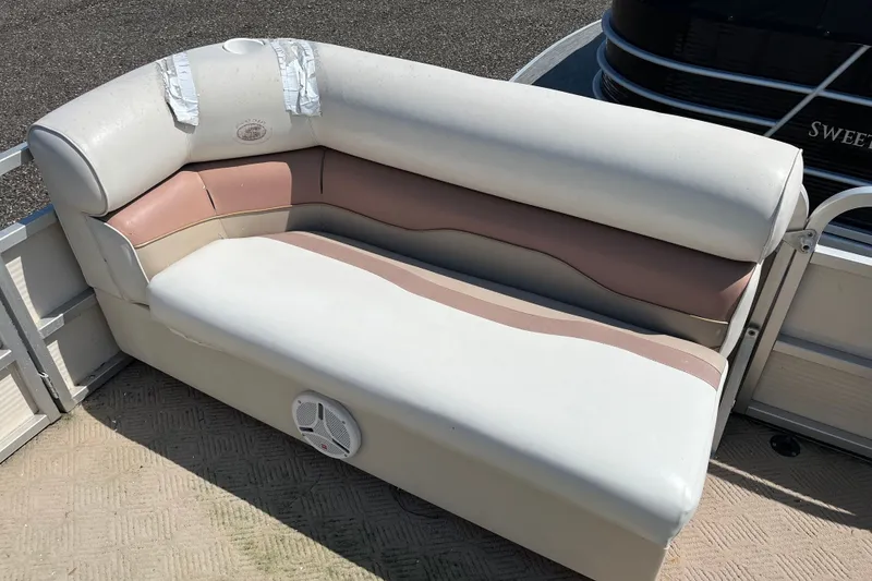Slide: The Image of 2001 SMOKERCRAFT boat seat with white and beige upholstery, featuring a speaker underneath. - 6