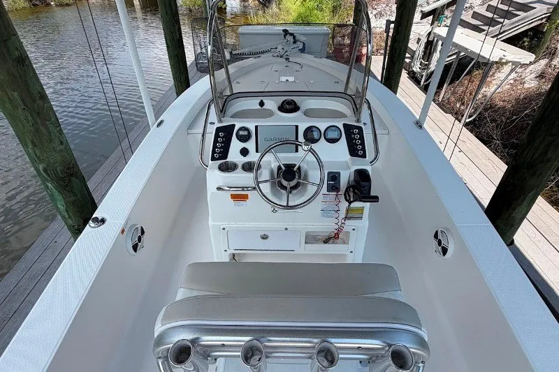 Slide: The Image of 2014 Robalo 206 Cayman boat interior with steering console and seating. - 11