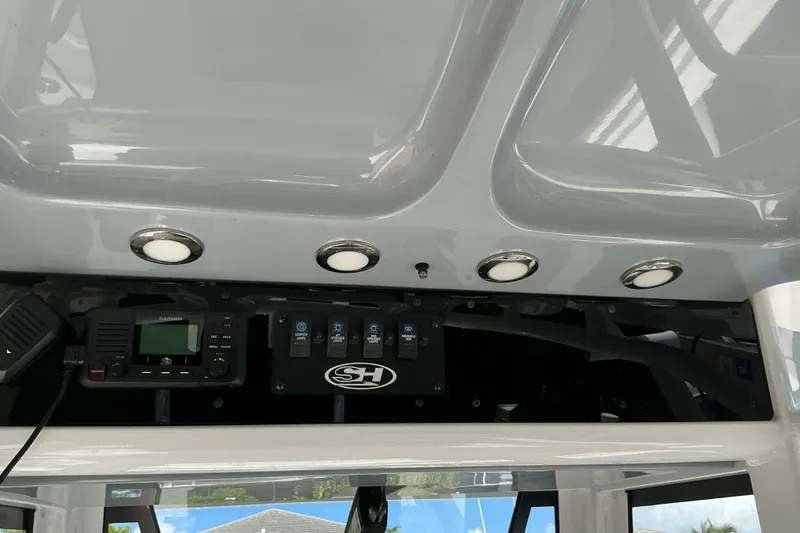 Slide: The Image of 2021 Sea Hunt Ultra 255SE boat dashboard with Garmin radio and control panel. - 31