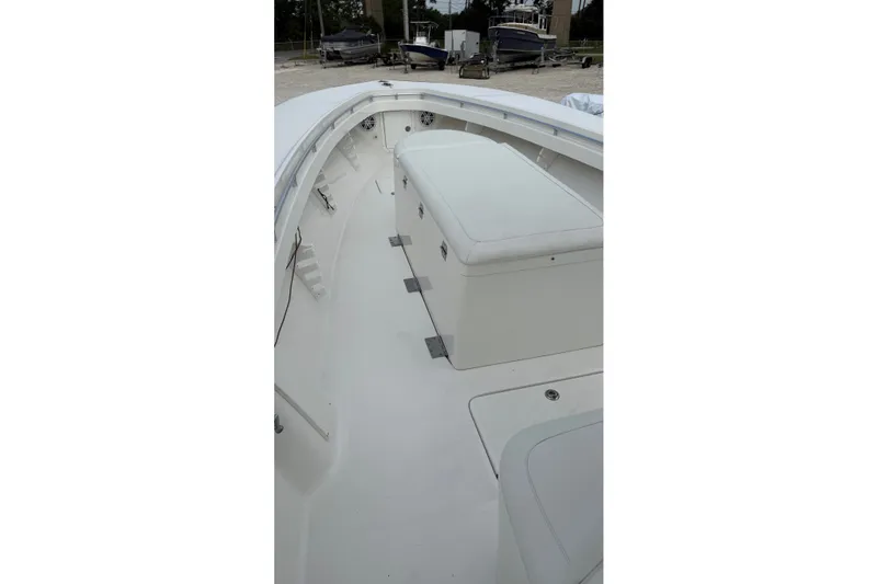 Slide: The Image of 2007 SeaCraft SC 32 Master Angler boat interior with seating and storage compartments. - 19