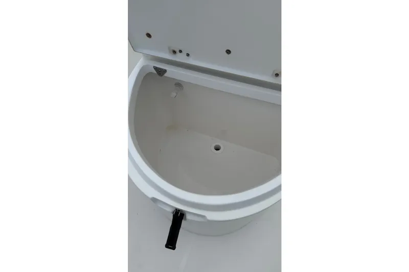 Slide: The Image of Livewell compartment of a 2007 SeaCraft SC 32 Master Angler boat. - 24