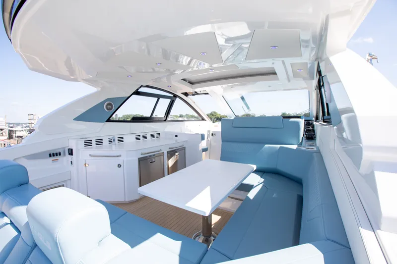 Slide: The Image of Cruisers 42 GLS OB 2027 - 20