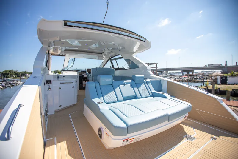 Slide: The Image of Cruisers 42 GLS OB 2027 - 11