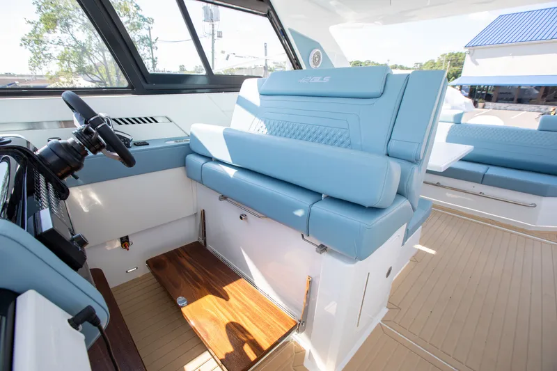 Slide: The Image of Cruisers 42 GLS OB 2027 - 26