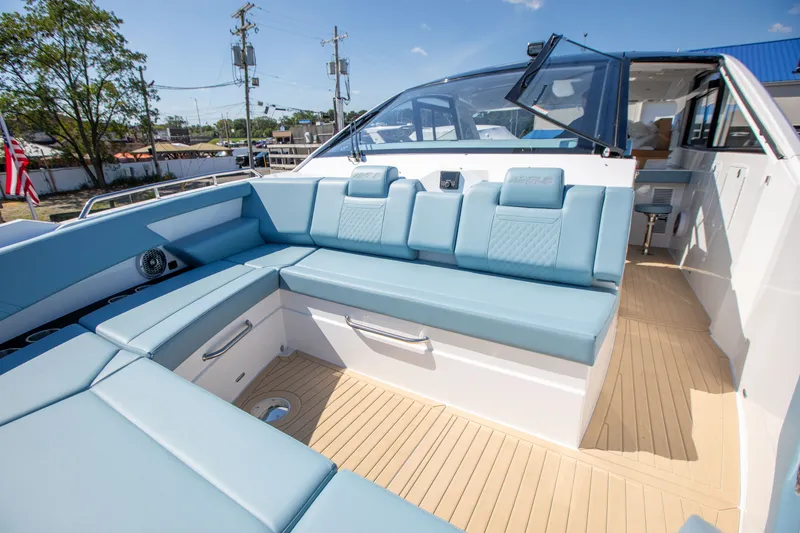 Slide: The Image of Cruisers 42 GLS OB 2027 - 44