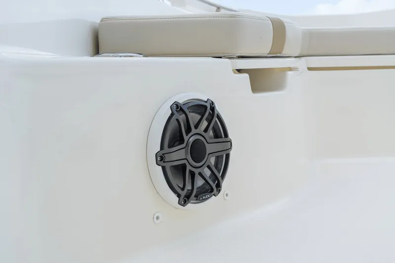 Slide: The Image of Boston Whaler 250 Dauntless 2027 - 63