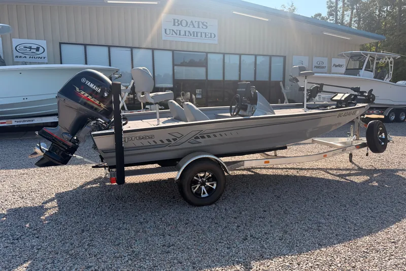 The Image of 2023 Xpress Boats H18 Bass with Yamaha motor, displayed at Boats Unlimited dealership. - 1
