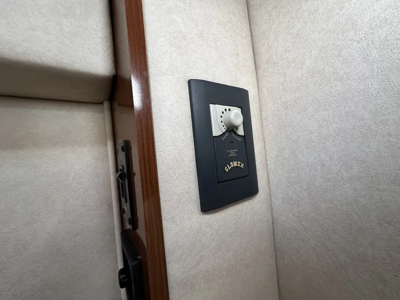 Slide: The Image of Sea Ray Sundancer 260 2010 - 107