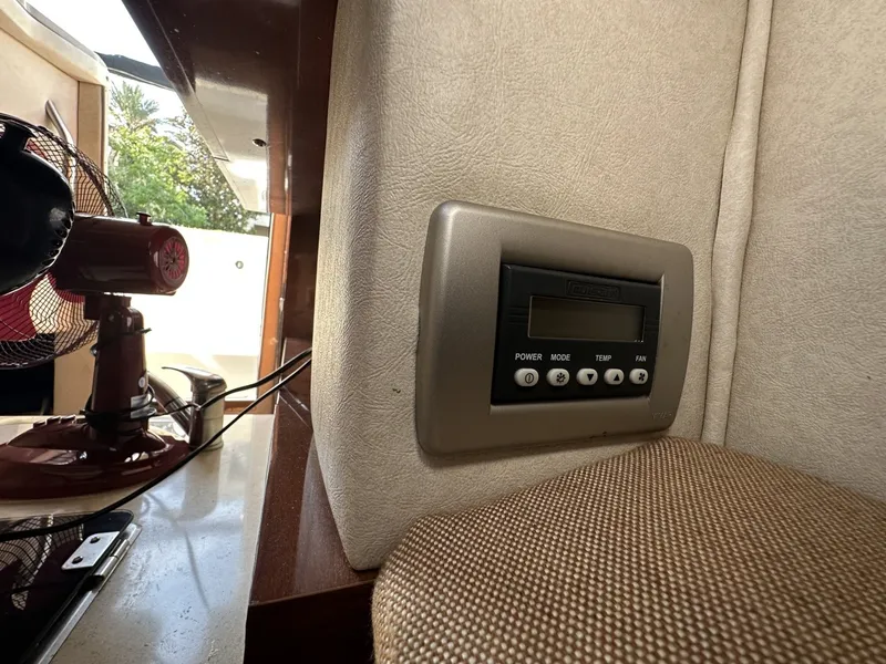 Slide: The Image of Sea Ray Sundancer 260 2010 - 106