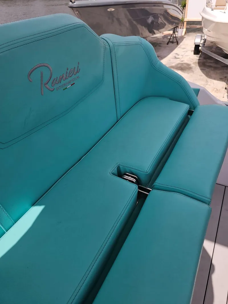 Slide: The Image of Turquoise seating on 2025 Ranieri CAYMAN 27.0 SPORT TOURING boat. - 21