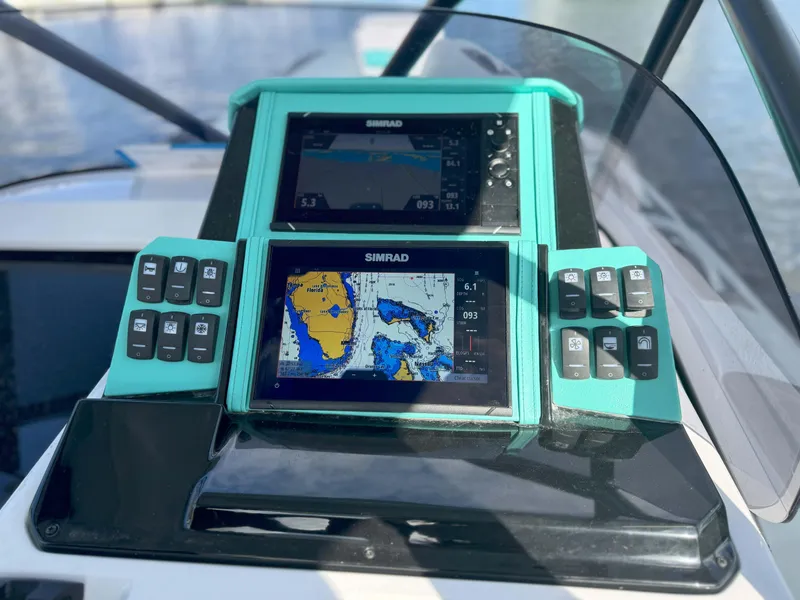 Slide: The Image of Navigation system on 2025 Ranieri CAYMAN 27.0 SPORT TOURING boat. - 14
