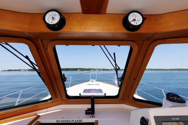 Slide: The Image of 2006 Sabre 42 Hard Top Express yacht interior view with ocean horizon. - 32