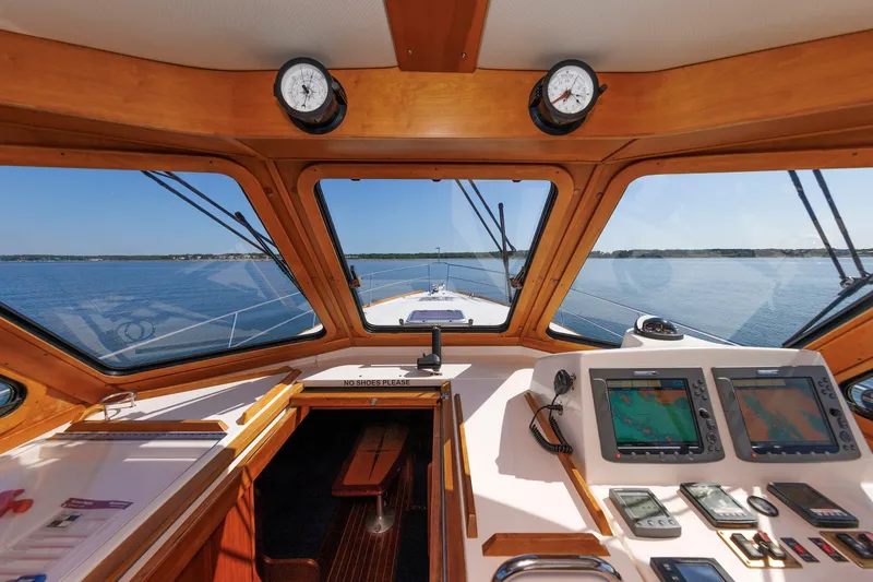 Slide: The Image of Interior view of 2006 Sabre 42 Hard Top Express yacht cockpit with navigation equipment. - 31