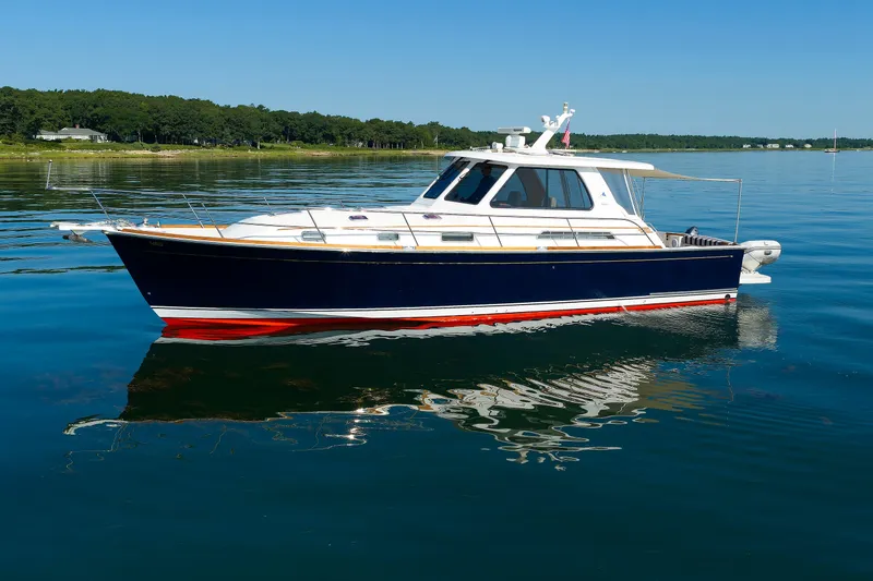 Slide: The Image of 2006 Sabre 42 Hard Top Express yacht on calm water, clear blue sky background. - 7