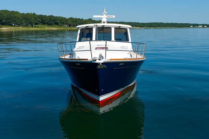 Slide: The Image of 2006 Sabre 42 Hard Top Express yacht on calm water, front view. - 9