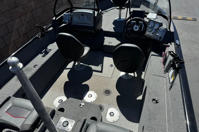 Slide: The Image of 2022 Tracker Pro Guide V-175 Combo boat interior with seating and control panel. - 9