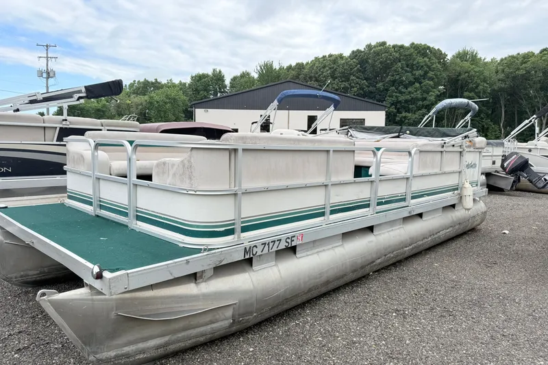 The Image of 1999 Sweetwater Challenger 220 ES pontoon boat in a marina setting. - 1