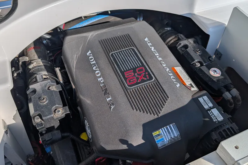 Slide: The Image of Volvo Penta 5.0 GXi engine in 2006 Four Winns 210 Horizon boat. - 11