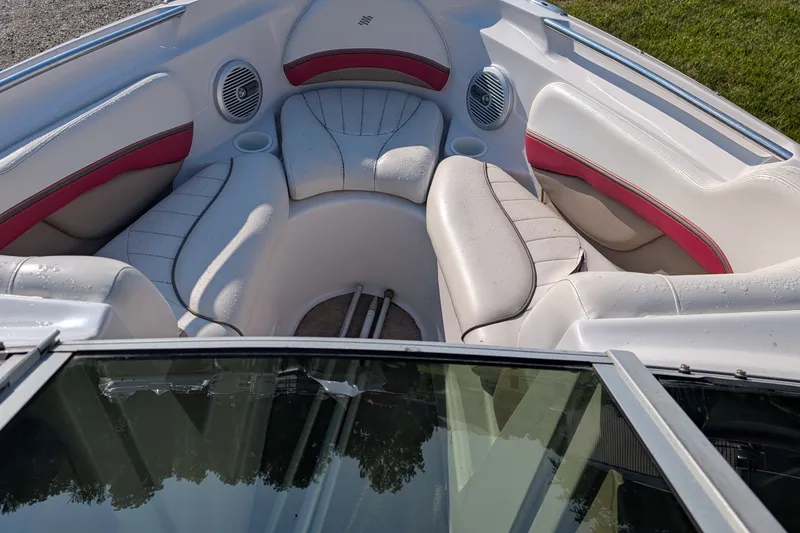 Slide: The Image of Interior of 2006 Four Winns 210 Horizon boat with white and red seating. - 8