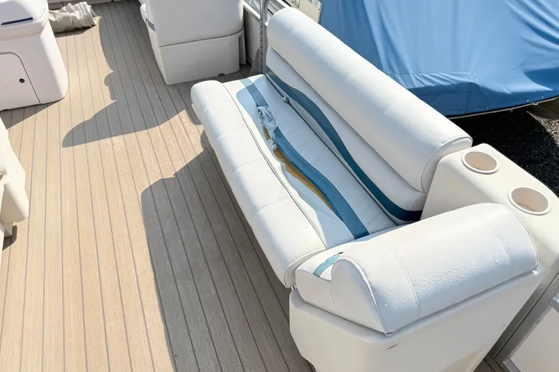 Slide: The Image of White and blue cushioned seating on a 1999 Crest 240 boat deck. - 4