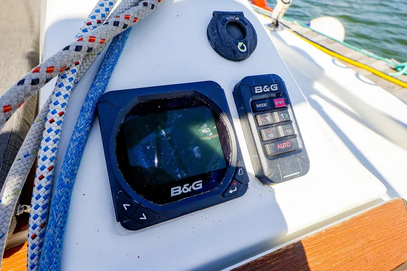 Slide: The Image of B&G navigation equipment on 2016 Hanse 385 sailboat deck with ropes. - 58