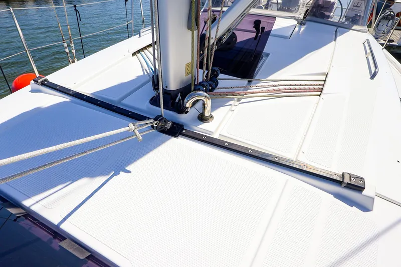 Slide: The Image of Deck of 2016 Hanse 385 sailboat with rigging and hatch details. - 13