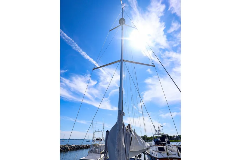 Slide: The Image of Sailboat mast of 2016 Hanse 385 under bright blue sky and sunlight. - 15