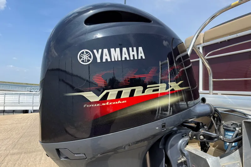 Slide: The Image of Yamaha VMAX four-stroke engine on 2021 Godfrey Sweetwater 2286 FS boat. - 8