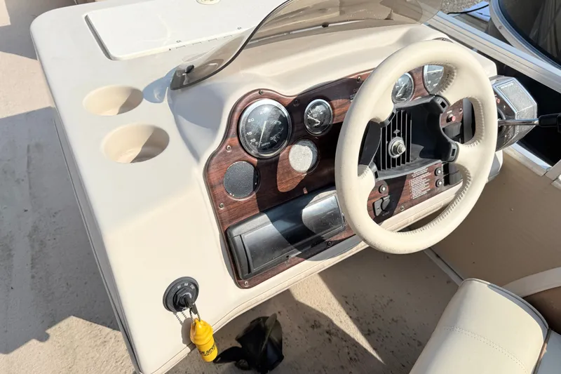 Slide: The Image of 1998 Harris FloteBote 220 Classic dashboard with steering wheel and gauges. - 10