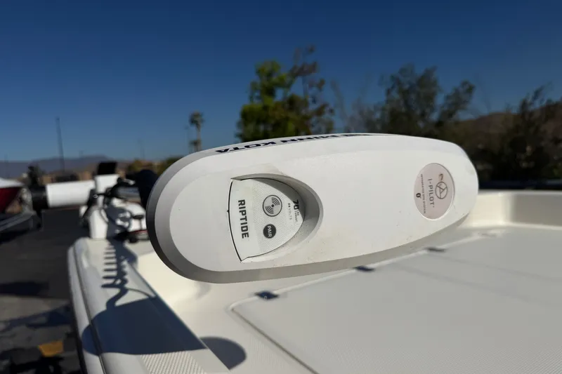 Slide: The Image of Minn Kota Riptide motor on 2023 Mako Pro Skiff 17 CC boat. - 9