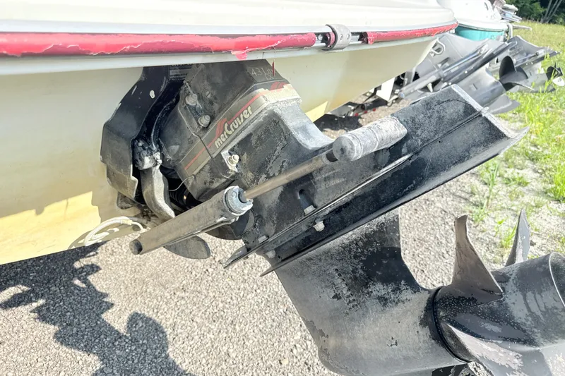 Slide: The Image of 1995 Searay 195 boat with MerCruiser outdrive, showing propeller and stern details. - 8
