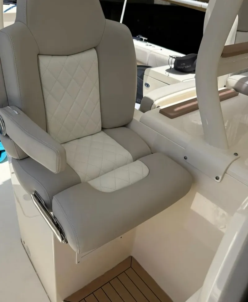 Slide: The Image of Scout 420LXF 2019 - 7