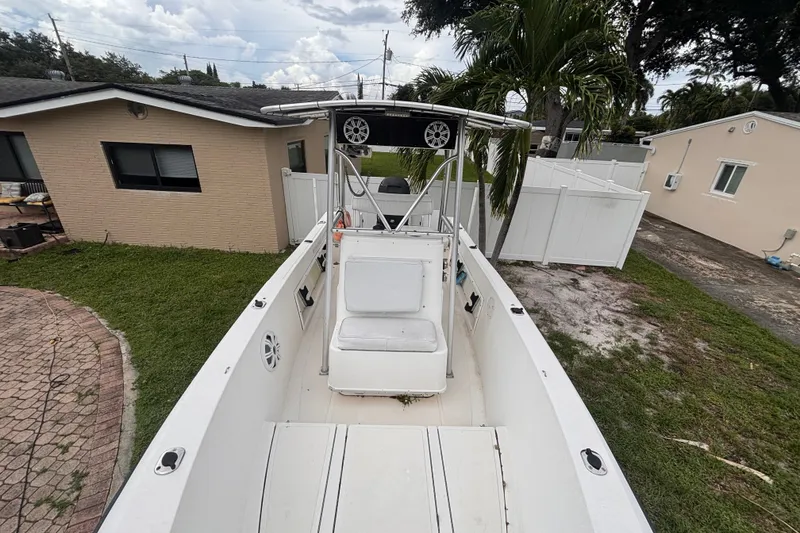 Slide: The Image of 1992 Hydra-Sports 2000 CC boat parked in a residential backyard. - 32