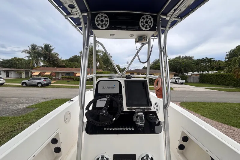 Slide: The Image of 1992 Hydra-Sports 2000 CC boat console with Garmin navigation system and steering wheel. - 20