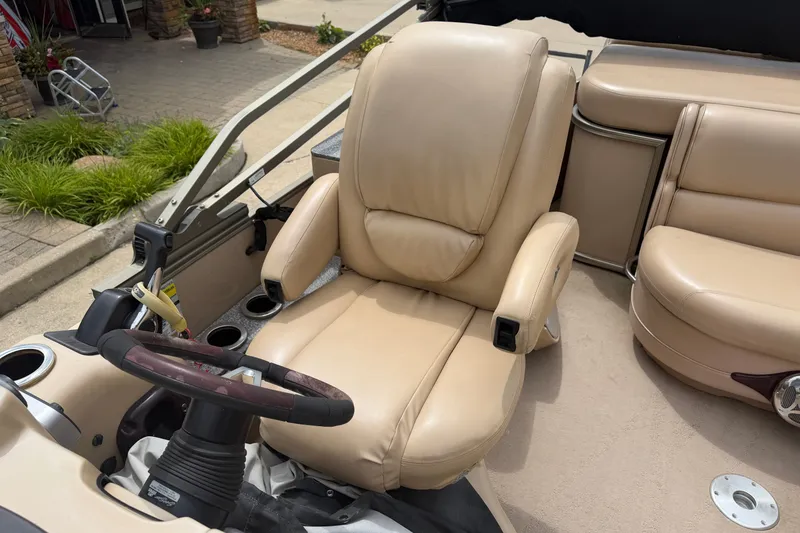 Slide: The Image of Captain's chair on a 2008 Godfrey San Pan 2500 pontoon boat, featuring beige upholstery. - 12