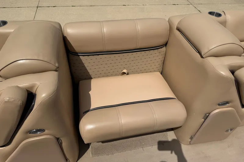 Slide: The Image of Beige leather seating on a 2008 Godfrey San Pan 2500 boat. - 7