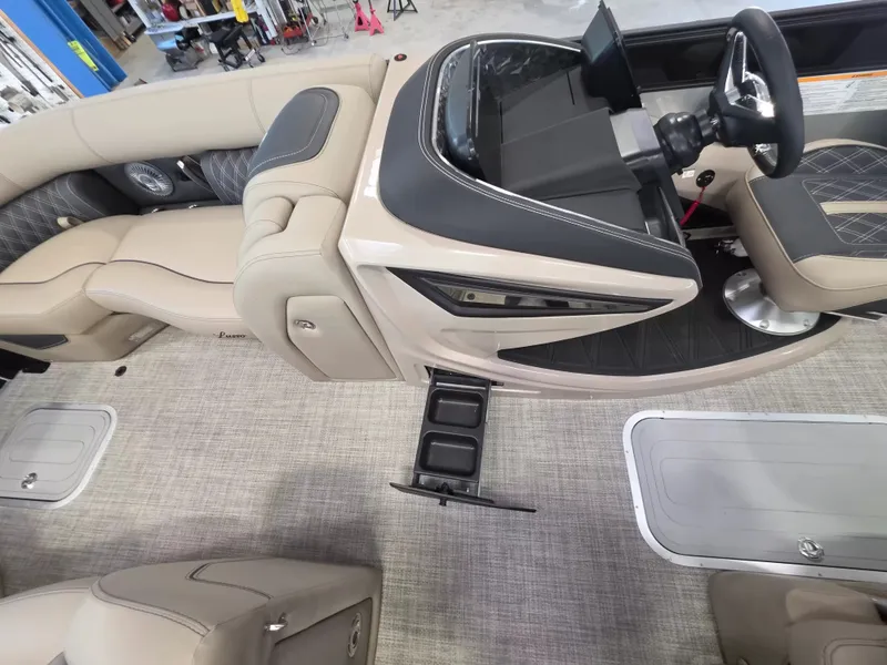 Slide: The Image of Barletta Lusso 25UE 2027 - 25