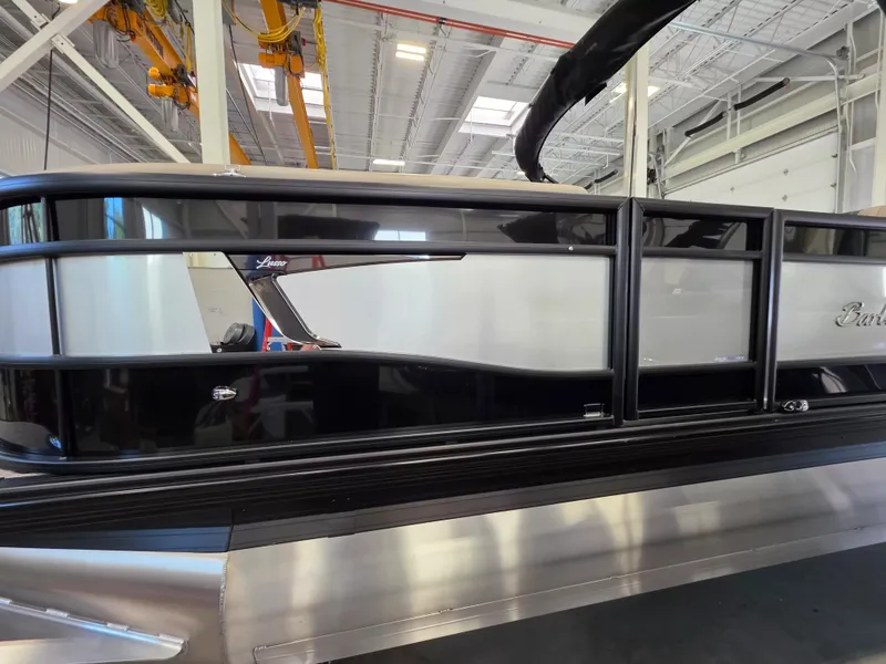 Slide: The Image of Barletta Lusso 25UE 2027 - 3