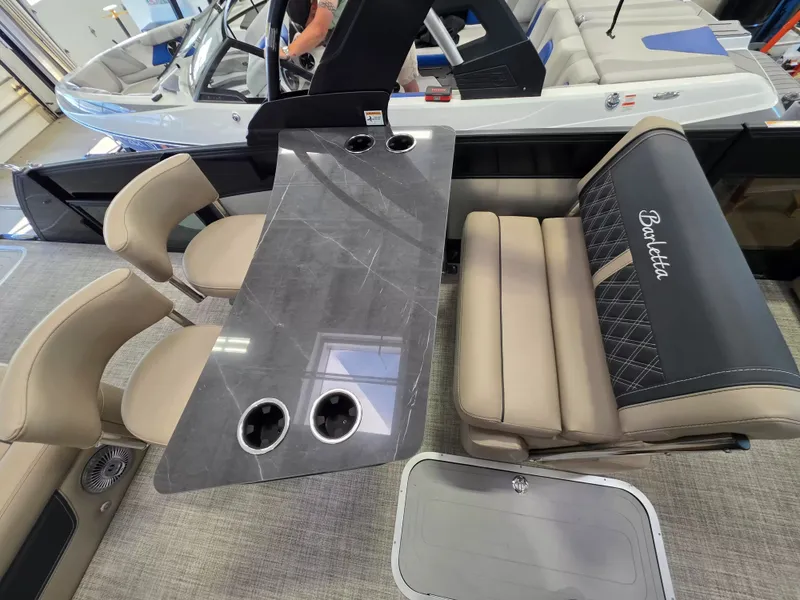 Slide: The Image of Barletta Lusso 25UE 2027 - 23