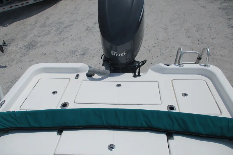 Slide: The Image of 2016 BLUEWAVE 24 Pure Bay boat with Yamaha 300 engine, rear deck view. - 4