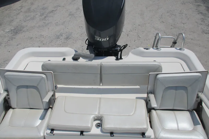 Slide: The Image of 2016 BLUEWAVE 24 Pure Bay boat with Yamaha 300 engine and white seating. - 6