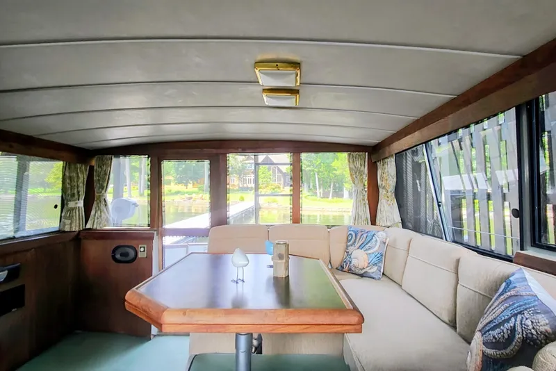 Slide: The Image of Bayliner 3818 Motoryacht 1988 - 23