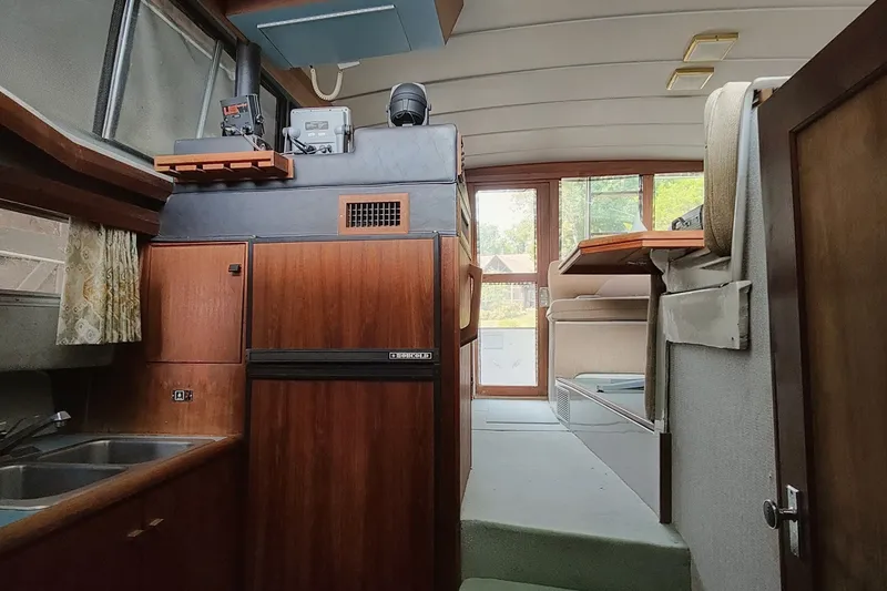 Slide: The Image of Bayliner 3818 Motoryacht 1988 - 32