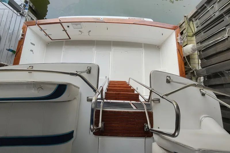 Slide: The Image of Bayliner 3818 Motoryacht 1988 - 19