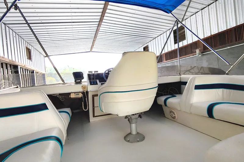 Slide: The Image of Bayliner 3818 Motoryacht 1988 - 12