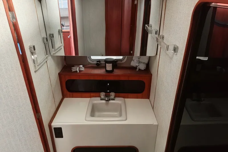 Slide: The Image of Bayliner 3818 Motoryacht 1988 - 38