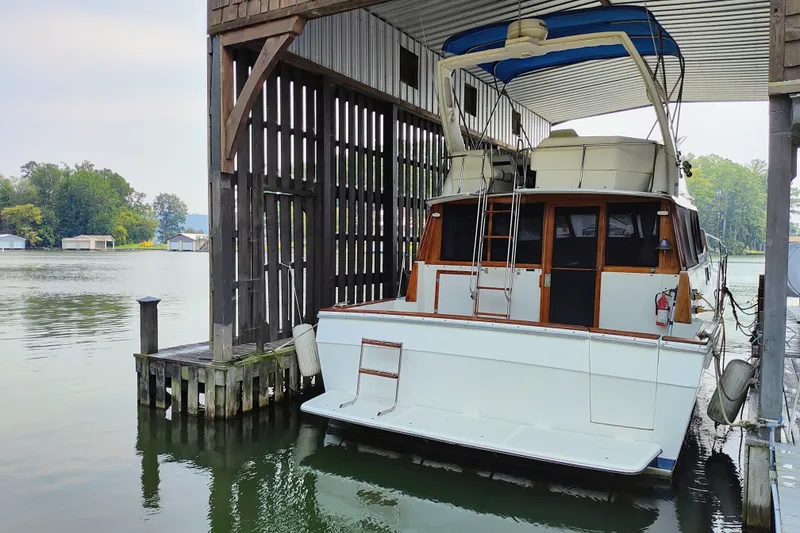 Slide: The Image of Bayliner 3818 Motoryacht 1988 - 6