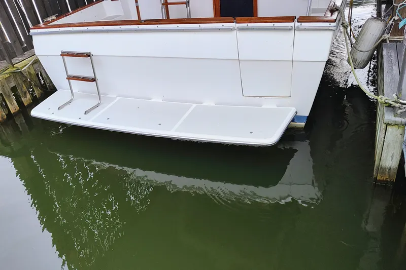 Slide: The Image of Bayliner 3818 Motoryacht 1988 - 8