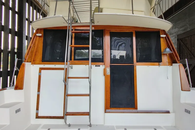 Slide: The Image of Bayliner 3818 Motoryacht 1988 - 10