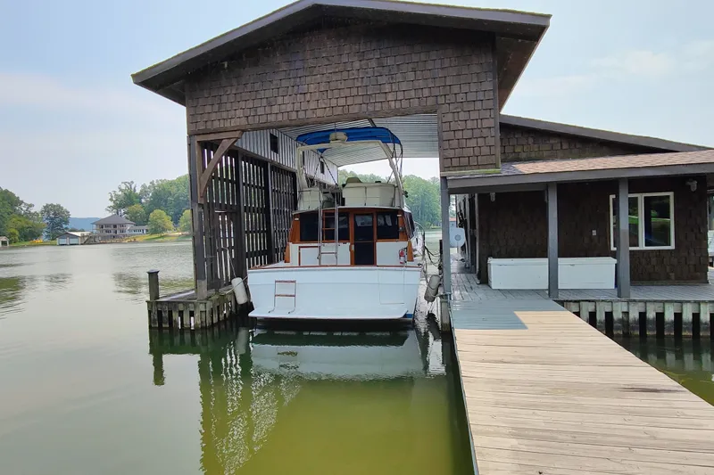 Slide: The Image of Bayliner 3818 Motoryacht 1988 - 4